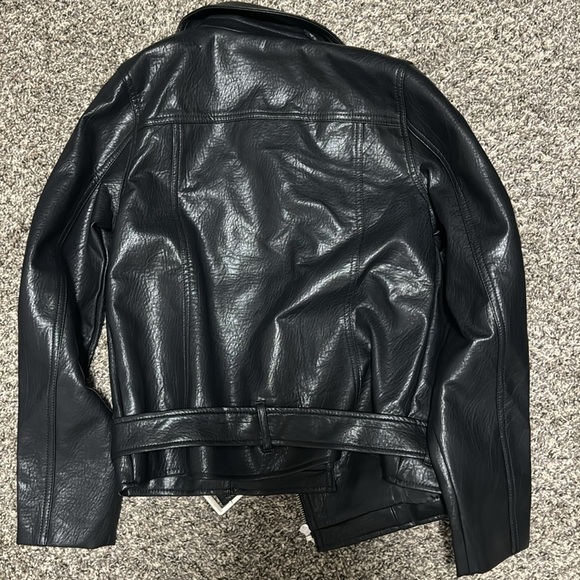 NWT! Old Navy Black Faux-Leather Belted Biker Jacket - Size Small - Picture 6 of 6